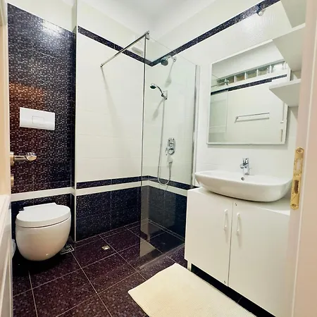 - Sunny In The Diamond Hill Complex - By Ggpremiumstays - 2 Double Bedrooms With Balcony - Private Parking Apartment *