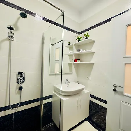 - Sunny In The Diamond Hill Complex - By Ggpremiumstays - 2 Double Bedrooms With Balcony - Private Parking Апартаменты